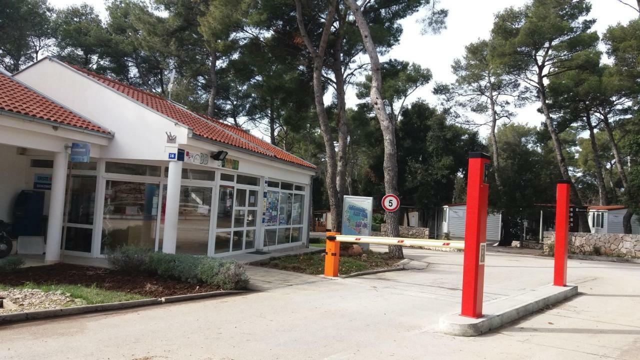 Mobile Home Seahorse Camp Soline Biograd Na Moru Esterno foto