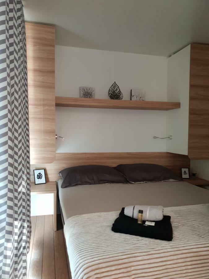 Mobile Home Seahorse Camp Soline Biograd Na Moru Esterno foto