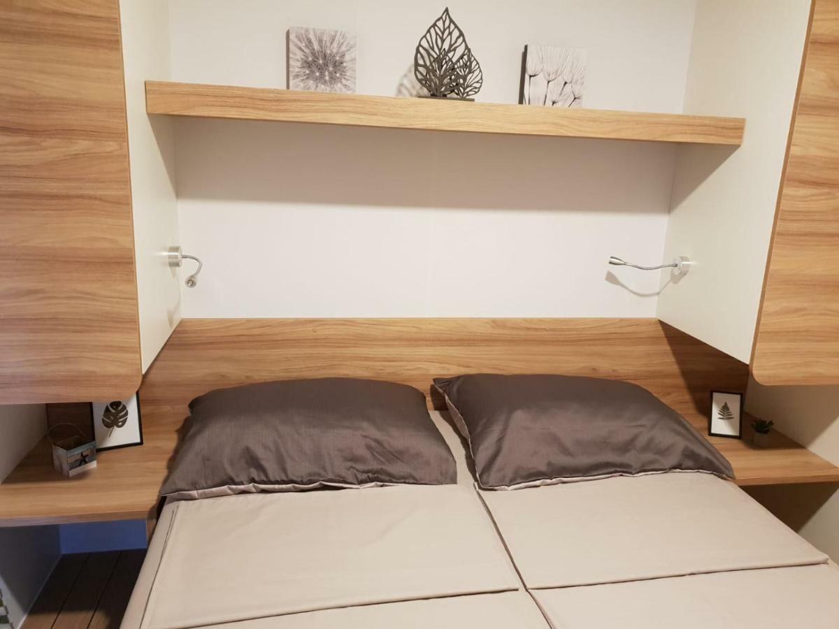 Mobile Home Seahorse Camp Soline Biograd Na Moru Esterno foto
