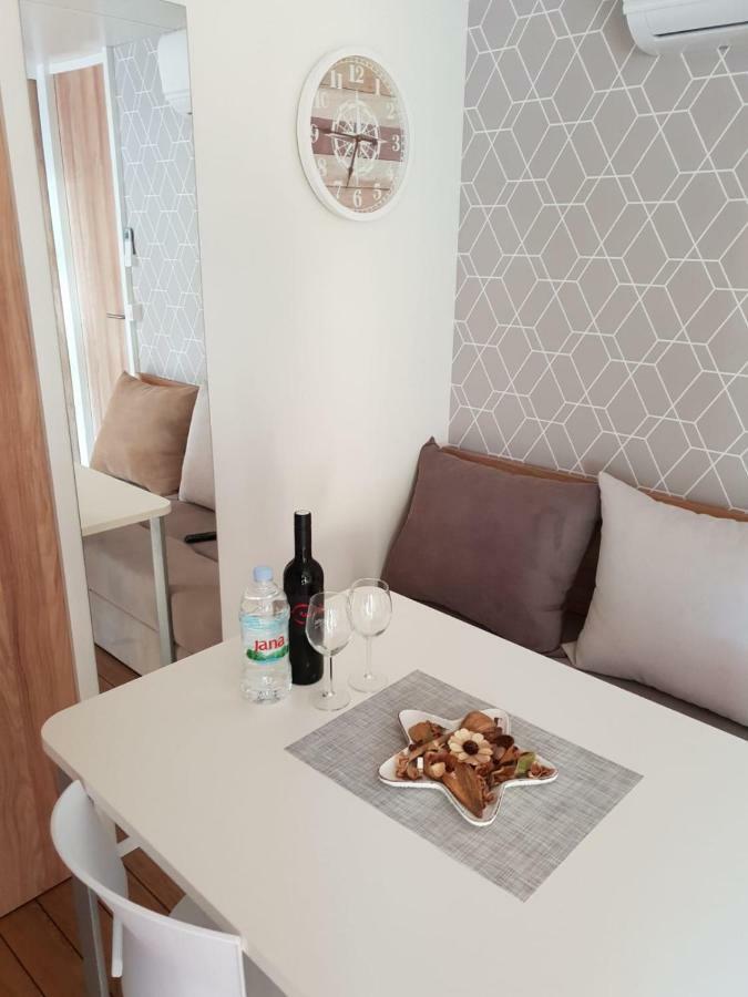 Mobile Home Seahorse Camp Soline Biograd Na Moru Esterno foto